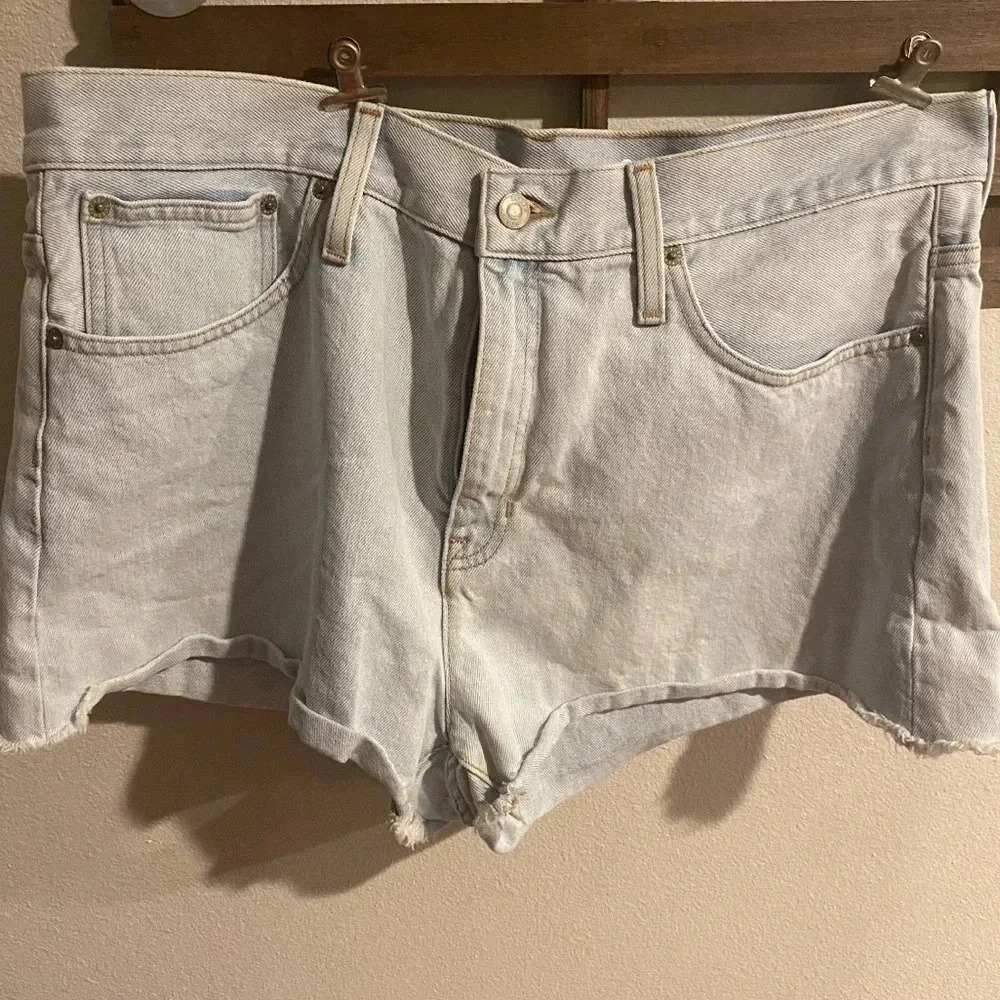 J. Crew relaxed shorts‎ light wash color size 32